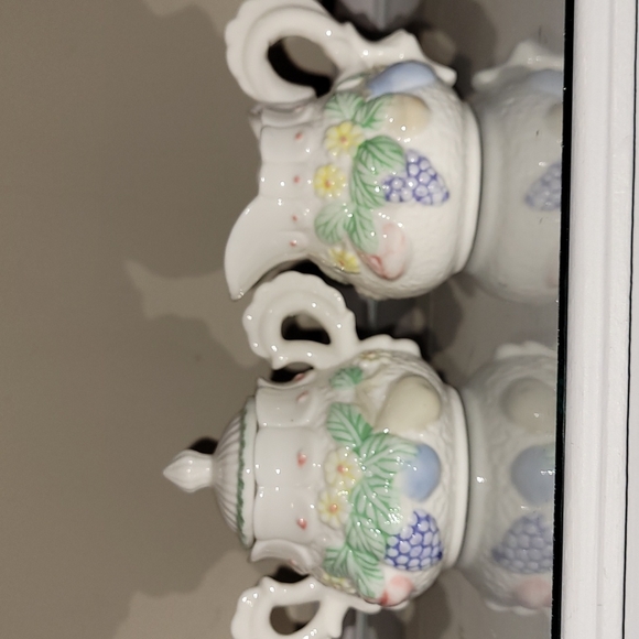 Vintage Other - Vintage Porcelain Sugar and Creamer Set